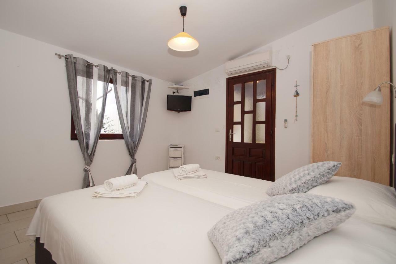Posejdon Apartments กอร์จูลา ภายนอก รูปภาพ